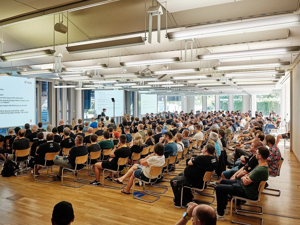 DevDays participants in the large conference hall